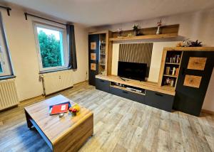 a living room with a television and a coffee table at Ferienwohnung Blumen in Radeberg