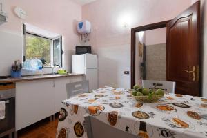 a kitchen with a table with a bowl of fruit on it at Vivienda V Torres 1 in Vega de San Mateo