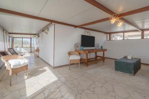 a living room with a tv and a table and chairs at Casa Cantina Scalecci in Noto