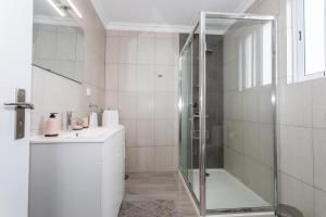 a bathroom with a shower and a sink at Oásis Fonte Grande in Santo António +34 photos