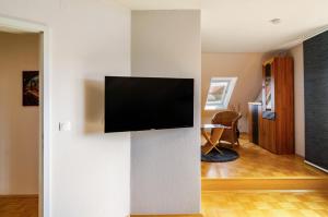 a flat screen tv on a wall in a living room at Ferienwohnung an der Ohme in Warburg