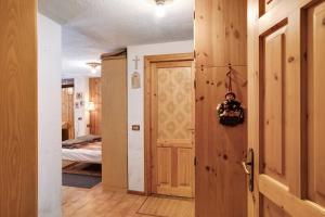 a hallway with a door and a room with a bed at Lo Peiglo Valgrisenche in Valgrisenche