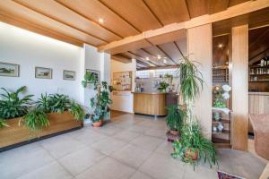 a lobby with potted plants in a restaurant at Gartenheim App Elisabeth in Schenna +29 photos