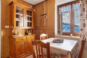 a kitchen with a table and a window in it at Appartamenti Pila Vacanze 2 in Gressan +24 photos