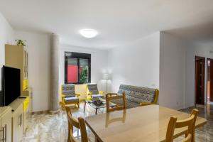 a living room with a table and chairs at Lujan 3c Entre Cielo Y Mar in Puntallana