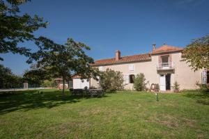 a large house with a yard in front of it at Maison Blousson, Longère gersoise in Malabat