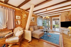 a living room with a couch and a tv at Ferienwohnung an der Lauter in Indelhausen