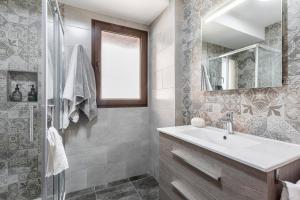 a bathroom with a white sink and a shower at Entre Eras Apto Rural Los Vencejos in Ademuz +13 photos