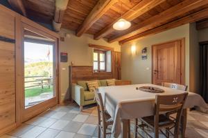 a dining room with a table and a couch at Civico 12 in Marmora