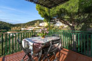 a table and chairs on a balcony with a view at Simona in Fetovaia