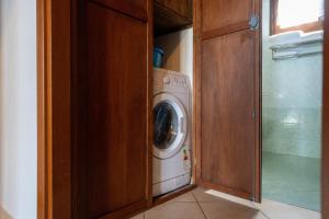 a laundry room with a washer and dryer in a closet at Villette di Contignano in Radicofani