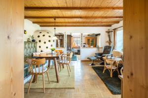 a kitchen and living room with a table and chairs at Ferien Alm Alfret in Herrischried