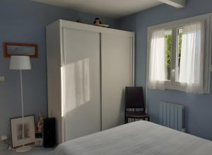 a bedroom with a white bed and a window at Chambre D'hôtes Agapanthe in Feytiat