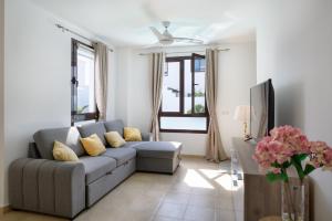 a living room with a couch and a tv at Villa Petruca in Playa Blanca