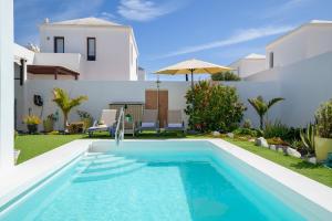a swimming pool in the backyard of a villa at Villa Petruca in Playa Blanca