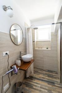 a bathroom with a sink and a mirror at Bed and breakfast Biancalana in Petritoli +16 photos