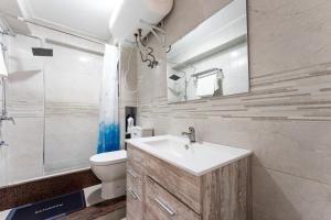 a bathroom with a sink and a toilet and a mirror at Casa de Bella Fuengirola in Fuengirola +13 photos