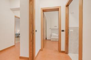 a hallway with two mirrors in a room at La Fenice Private Gardent Free in Rivoli Veronese