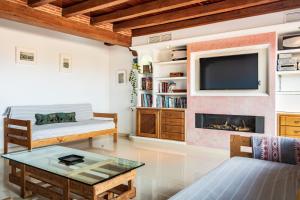 a living room with a fireplace and a tv at La Chirumba in Aldeatejada