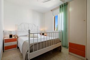 a bedroom with a bed and a window at Atico Duplex Pepe y Rosi in Cunit +20 photos