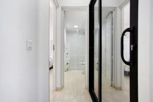 a glass door leading into a bathroom with a shower at Casa del Sol Rosa in Corralejo +17 photos