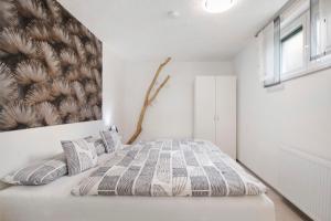 a bedroom with a bed with a painting on the wall at Ferienwohnung Steffi in Laichingen
