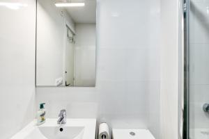 a white bathroom with a sink and a mirror at Lago Sant Mauricio in Empuriabrava +16 photos