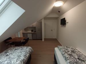 a bedroom with a bed and a table in a room at City Apartments Göppingen in Göppingen