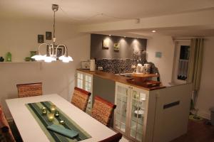 a kitchen with a table and a counter top at Fachwerkhaus Korntenne in Eimelrod