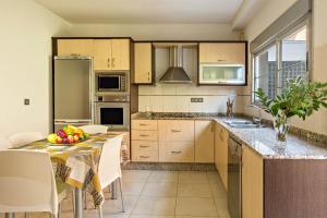 a kitchen with a table with a bowl of fruit on it at Duplex Pedroza in Pozo Izquierdo
