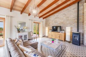 a living room with a couch and a tv at Villa Gemma in Ses Salines