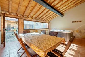 a dining room with a table and some chairs at Torre Piquer in Berge