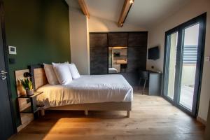 a bedroom with a bed and a green wall at Lieu-dit Boulage in Marquefave