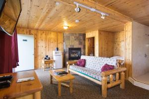 TV a/nebo společenská místnost v ubytování Secrets Inn Lake Tahoe