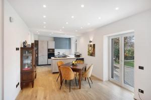 a kitchen and dining room with a table and chairs at Principe Di Agerola in Agerola