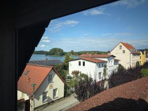 a view of a town with houses and a lake at Ferienquartier alte Bäckerei in Feldberg