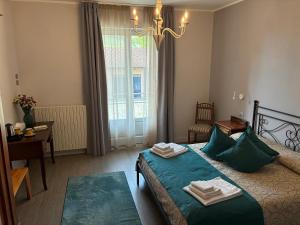 a bedroom with a bed with towels on it at BRAIDE Ospitalità Rurale in La Morra