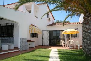 a patio with a table and an umbrella at Quinta da Eira in Lagoa
