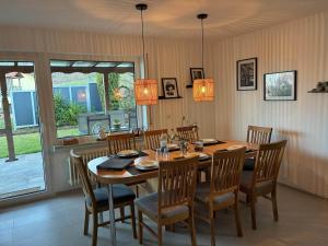 a dining room with a table and chairs at Ferienwohnung Janz Jürgen und Bianka in Oberelsbach