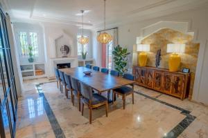a dining room with a wooden table and chairs at vituco34 in Mijas