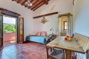 a room with a bed and a table with fruit on it at Agriturismo Amandolo in Cavo