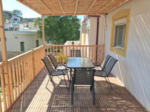a patio with a table and chairs on a balcony at Palatinos II in Pitsidia