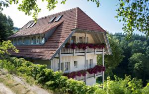 a house with flowers on the side of it at Schornhof in Oberwolfach