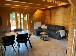 a living room with a couch and a table at Idylle Ferienhaus Ems in Walchum