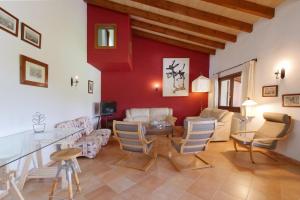 a living room with red walls and a table and chairs at Finca Port Vert in Son Servera
