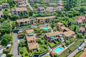 an aerial view of a house with a swimming pool at Ferienwohnung Gardasee Castion in Castion Veronese