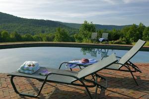 Swimmingpoolen hos eller tæt på Windham Hill Inn