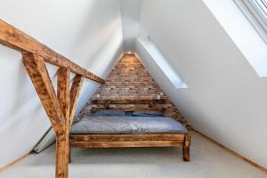 a bed in the middle of a attic at Kleines Haus in Bernau bei Berlin