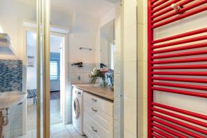 a bathroom with a red door and a sink at Kleines Haus in Bernau bei Berlin +15 photos