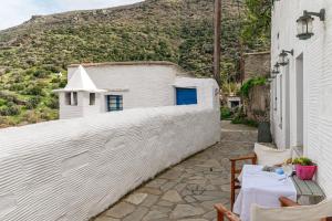a white fence with a small chapel on the side of a building at Olive Guesthouse near farm in Fállika